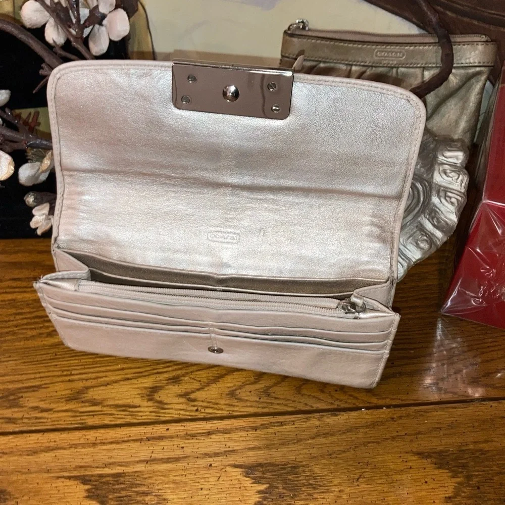 Coach Envelope Clutch Wallet Gold  Champagne Leather EUC